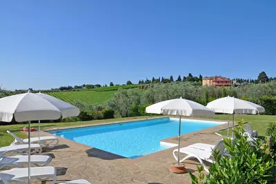 Image de Appartement avec piscine, climatisation, Wifi, vue panoramique, parking, près de Greve In Chianti