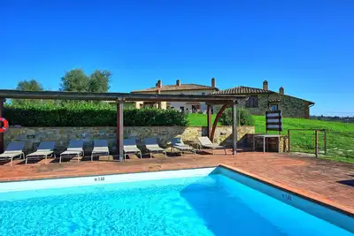 Image de Bel appartement avec piscine, climatisation, Tv, vue panoramique et parking, près de Sienne