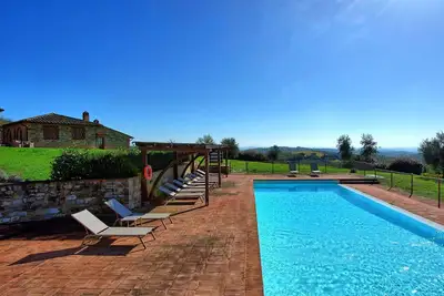 Image de Bel appartement avec climatisation, piscine, Tv et vue panoramique, près de Sienne