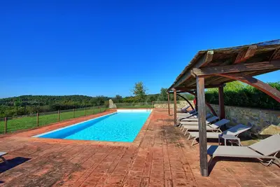 Image de Agréable appartement avec piscine, climatisation, Tv et vue panoramique, près de Sienne