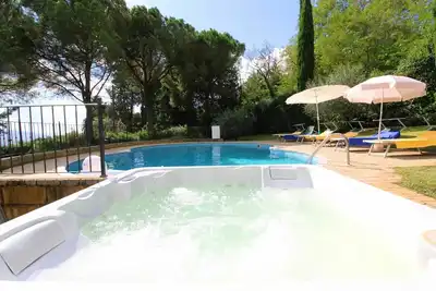 Image de Merveilleuse maison de vacances privée pour 13 personnes avec Wifi, piscine privée, Tv et parking