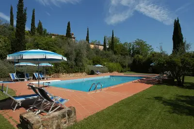 Appartement avec piscine, Wifi, climatisation, Tv, animaux admis, parking, près de San Gimignano