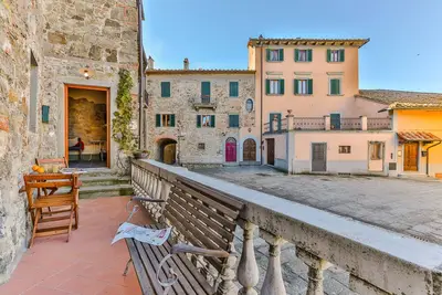 Image de Maison de vacances privée avec Wifi, climatisation, patio, animaux admis, parking, près de Arezzo