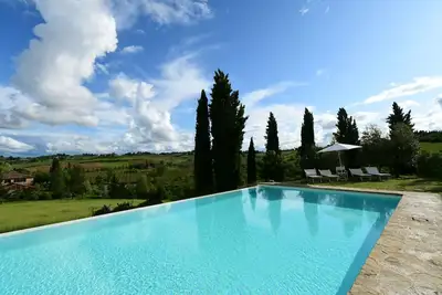 Image de Joli appartement avec climatisation, Wifi, piscine, Tv, animaux admis, parking, près de Sienne