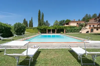 Villa à Santa Maria A Vezzano avec 5 chambres à coucher, 10 couchages