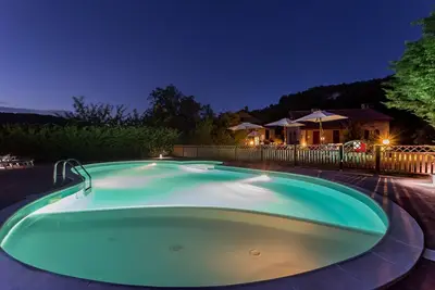 Image de Maison de Campagne à Modène avec 6 chambres à coucher, 12 couchages