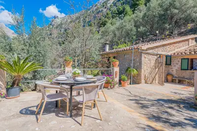 Can Mateu - Chalet with terrace amidst the Tramuntana mountain range, a few km from Biniar