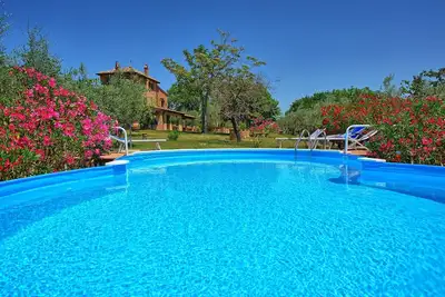 Image de Villa Corolle - Maison de campagne avec piscine privée à Montepulciano, vallée d'Orcia, Toscane