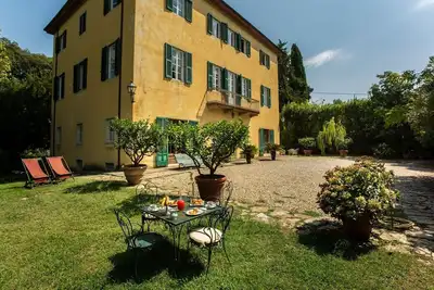 Villa Pedone - Maison historique avec piscine privée à louer pour les vacances dans les collin. . .