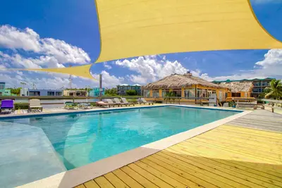 Charmant condo en bord de mer avec piscine partagée - près de la plage et des restaurants