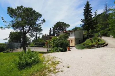 Image de Agréable appartement avec Wifi, piscine, vue panoramique et parking, près de San Gimignano