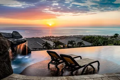 Image de Magnifique | Piscine à débordement | Gated | Vues magnifiques | Commence à 600 $ / nt