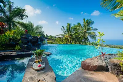 Image de Oasis de luxe sur l'île | Vues spectaculaires sur l'océan et la piscine! | À partir de 700 $ / nuit