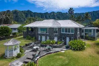 Image de Waimanalo Beachfront pour jusqu'à 8 invités. Location de vacances sous licence n ° 90 / Tvu-0235