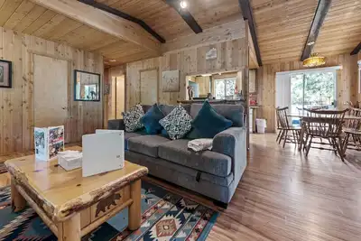 Image de Granny's Love Shack - WiFi! Étapes de la forêt nationale! 2 heures gratuites de location de vélo \/ kayak!