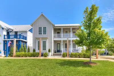 Image de Grand beau chalet avec vue sur le parc Redbud
