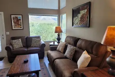 Image de Superbe - Inside And Out! ! ! ! Beautiful Inside et Vues de la Catalinas!