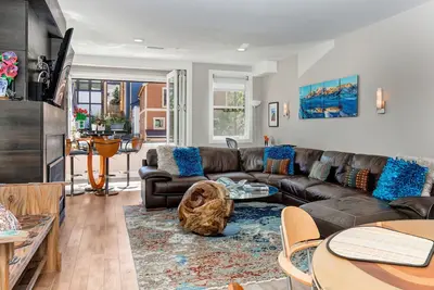 Image de Luxueux Ski In / Ski Out Condo 6 chambres ������������������ la ville Ascenseur