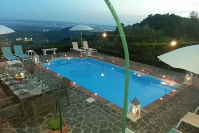 Image de Appartement avec piscine, Wifi, climatisation, Tv, patio, vue panoramique, près de Viareggio