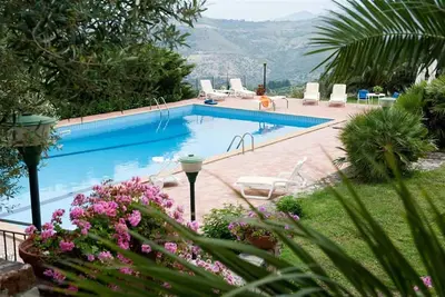 Image de Agréable appartement dans une maison de vacances avec climatisation, Wifi, piscine, Tv, terrasse