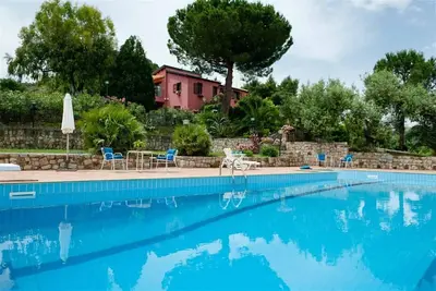 Image de Agréable appartement dans une maison de vacances avec Wifi, climatisation, piscine, Tv, patio