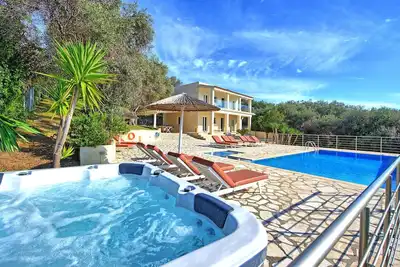 Image de Beachfront Villa Seasun - Villa de Luxe en bord de mer à Corfou, Grèce