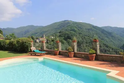 Image de Apt Terrazzo - Ferme de vacances avec piscine près de Lucques, Toscane