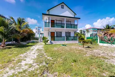Image de Breezy, maison moderne dans un quartier calme avec des vélos gratuits!