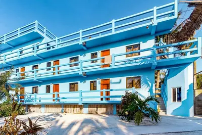Propriété multi-suite familiale avec piscine privée et vue sur la mer - plage à proximité!