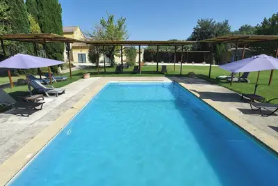 Image de Les cyprès Havre de Paix avec Piscine