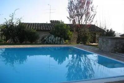 Image de Joli appartement dans une maison de vacances avec piscine, Tv, patio, animaux admis et parking