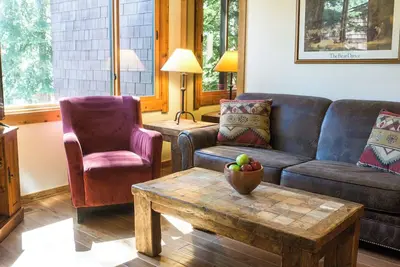 Image de Charme écrasant, surplombant le village: 2Br / 2Ba