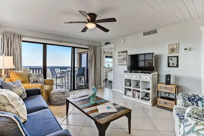 Image de Récemment rénové 5ème étage 2 condo / 2 salles de bain condo Oceanfront avec de belles vues! 6 personnes. W / D, piscine, tennis, grillades communautaires et quai de pêche privé!