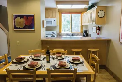Image de 3 chambres, 2 salles de bains, condo de montagne