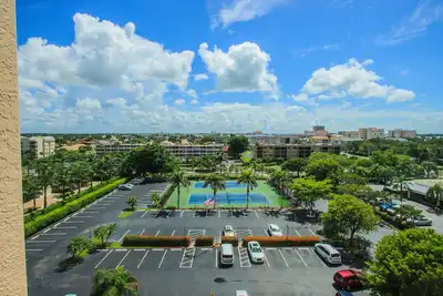 Image de Superbe, rénové, 2 chambres à coucher, 2 salles de bains, Direct Beachfront Condo avec toutes les mises à niveau!
