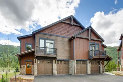Image de New 3Bdr Luxury Home \/ 10 personnes avec cheminée et vue sur la montagne