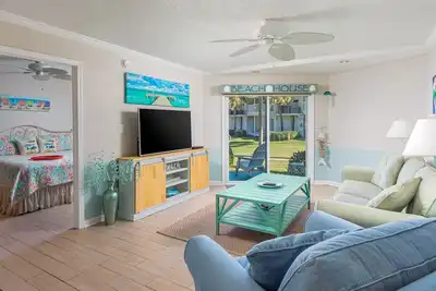 Image de Sur le thème de Bright and Fun Beach Condo - Sur la petite baie de Sabine