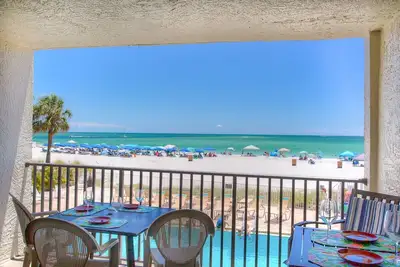Image de Restez sur la plage et juste en face de Johns Pass Village. Magnifiquement meublé!