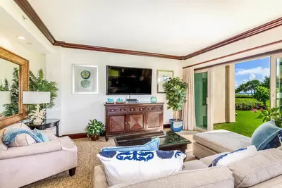 Image de Waipouli Beach Resort G101 Exquisite Oceanfront Penthouse Villa New Lanai Furniture!