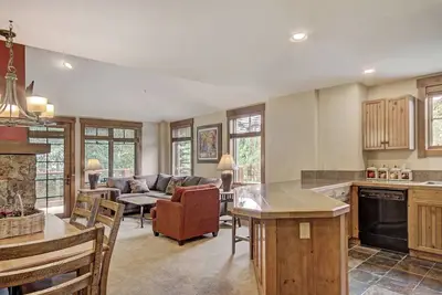 Image de 2Br w / Deck + Alpine Views 6 personnes - Accès skis aux pieds
