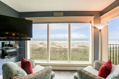 Image de Remodelé 2 lits / 2 salles de bains, 2ème étage, condo Oceanfront pour 6 personnes. Pont et piscine en bord de mer.