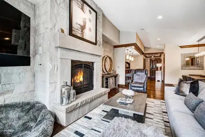 Image de Magnifique Condo Ritz-Carlton avec 2 chambres et vue sur la vallée