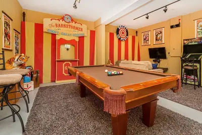 Image de Sud face à la piscine, Windsor Hills, salle de jeux, piscine privée / Spa, à proximité de Disney!