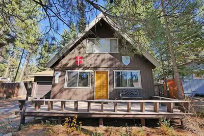 Image de Cabine Tahoe améliorée - Près du paradis, grande cour clôturée et bain à remous privé - 3542b ~