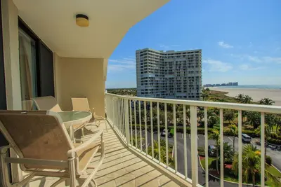 Image de Belle deux chambres, deux salles de bains, condo en bord de mer avec trop de commodités à compter, y compris le wifi gratuit!