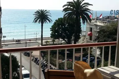 Image de Appartement 3 chambres, vue sur la plage \/ l'eau dans le centre-ville de Menton à côté du casino