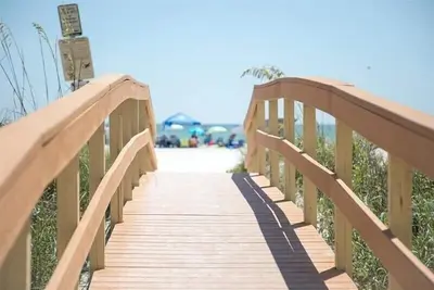 Image de Taux D'Automne Les Plus Bas Jamais! RÉSERVEZ Votre Voyage Cet Automne ~ Vues Sur Le Golfe, Regardez Les Couchers Du Soleil Du Balcon; Super Fun Family Resort ~ Dormir 6