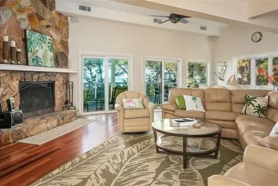 Image de Réservez à l'avance et économisez des centaines pour les tarifs d'ao��t! Direct Golfe Avant Accueil Vue Magnifique, Beach Est Backyard ~ Vacances Parfaites Pour Grandes Familles