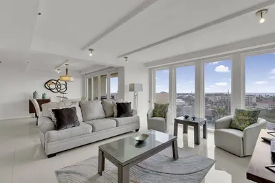 Image de Bayview Incroyable! Salon et salle à manger spacieux, condo 1 lit, Wifi, Pet Friendly!