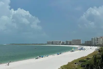 Image de Sea Winds 603: Totally Renovated Condo; Beach Front